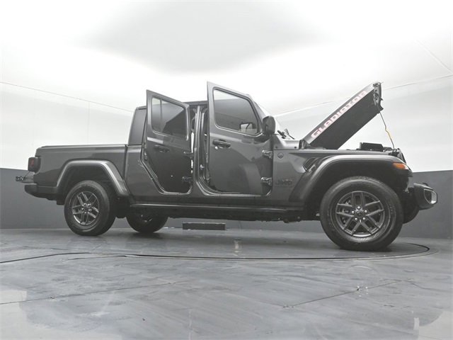 Used 2024 Jeep Gladiator Sport image 19