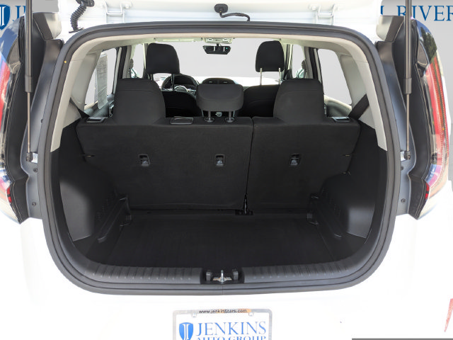 Used 2024 Kia Soul LX w/ Option Group 015 FWD image 17