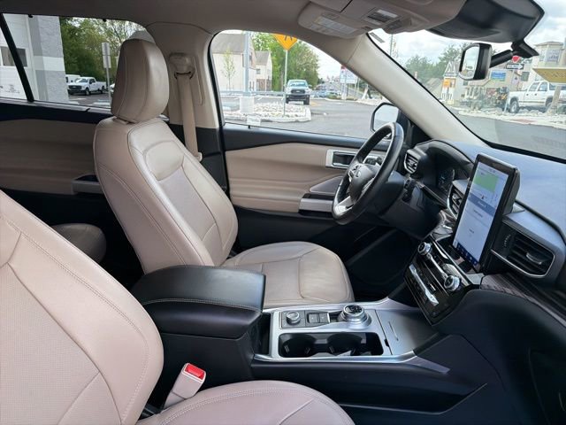 Certified 2022 Ford Explorer Limited w/ Limited Technology Package AWD/4WD image 47