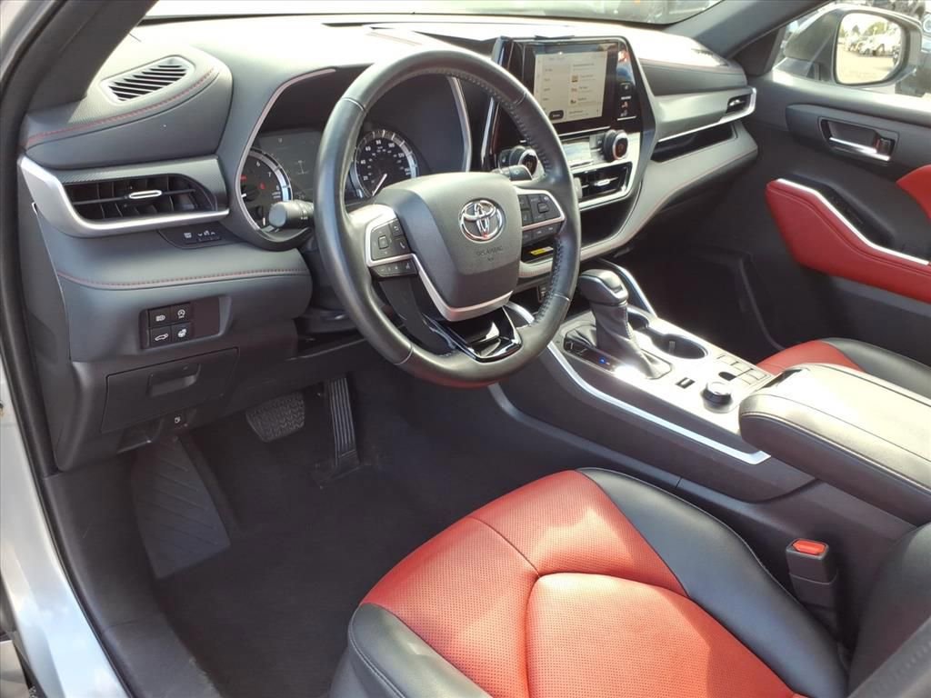 Used 2023 Toyota Highlander XSE image 8