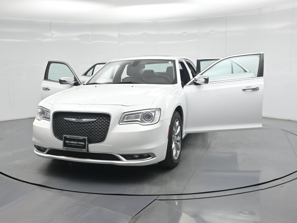 Used 2020 Chrysler 300 Limited AWD/4WD image 30