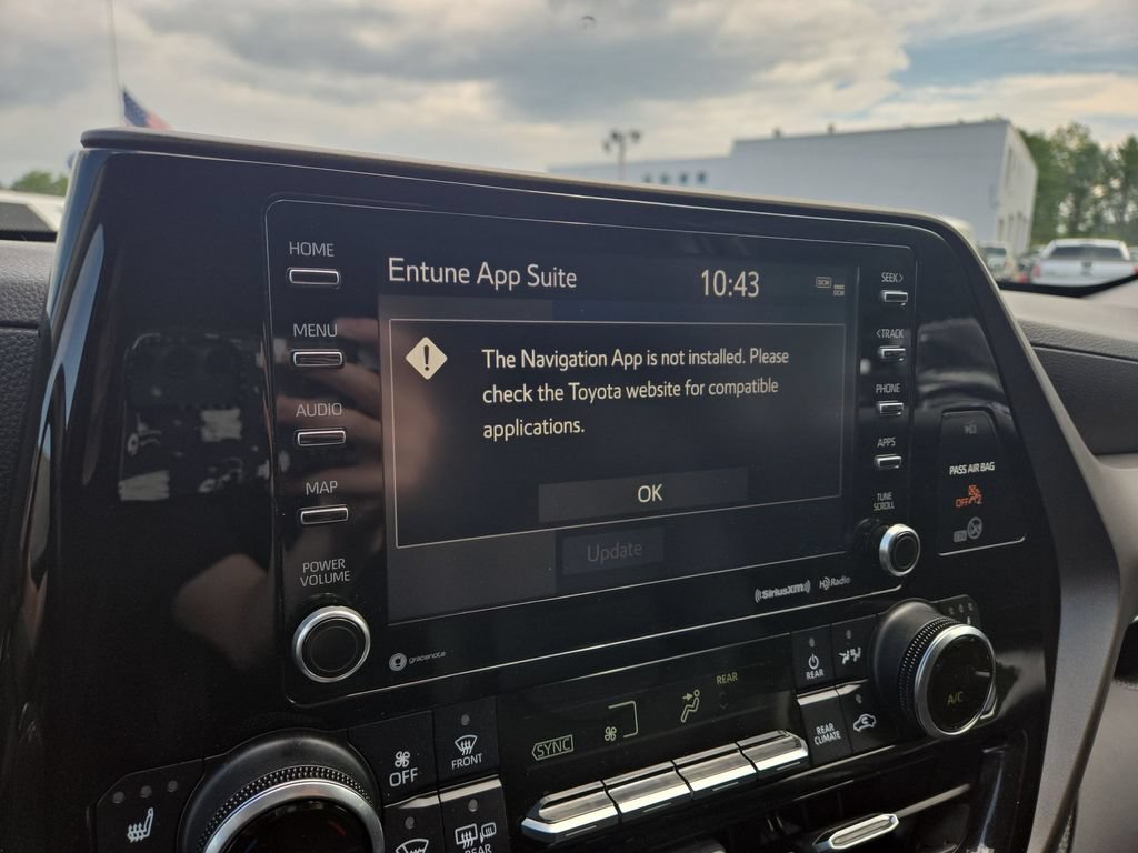Used 2020 Toyota Highlander XLE AWD/4WD image 12