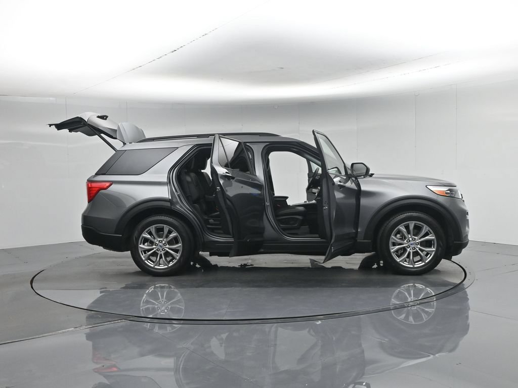 Certified 2023 Ford Explorer XLT w/ Equipment Group 202A RWD image 5