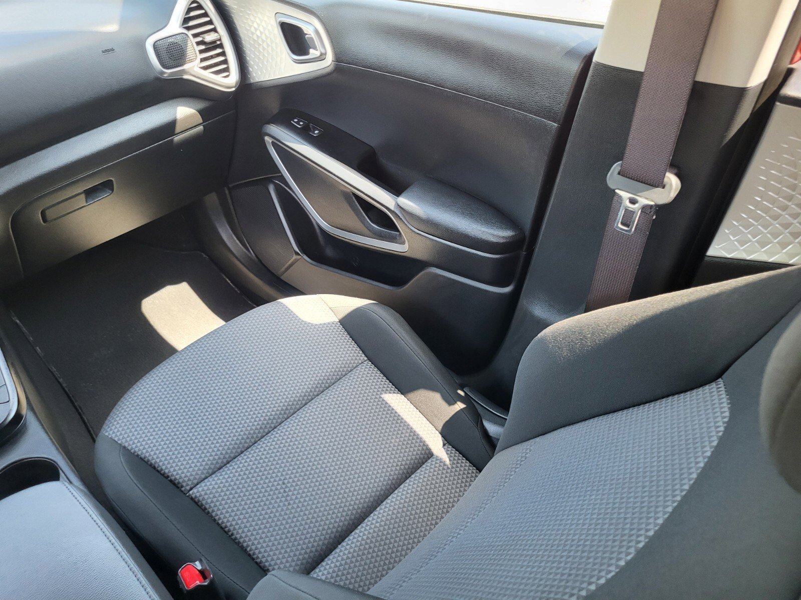 Used 2025 Kia Soul LX w/ LX Technology Package FWD image 16