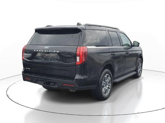 Certified 2025 Ford Expedition Active AWD/4WD image 3