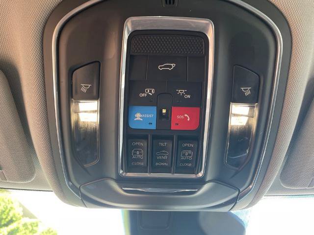 Used 2022 Jeep Grand Cherokee L Limited AWD/4WD image 25