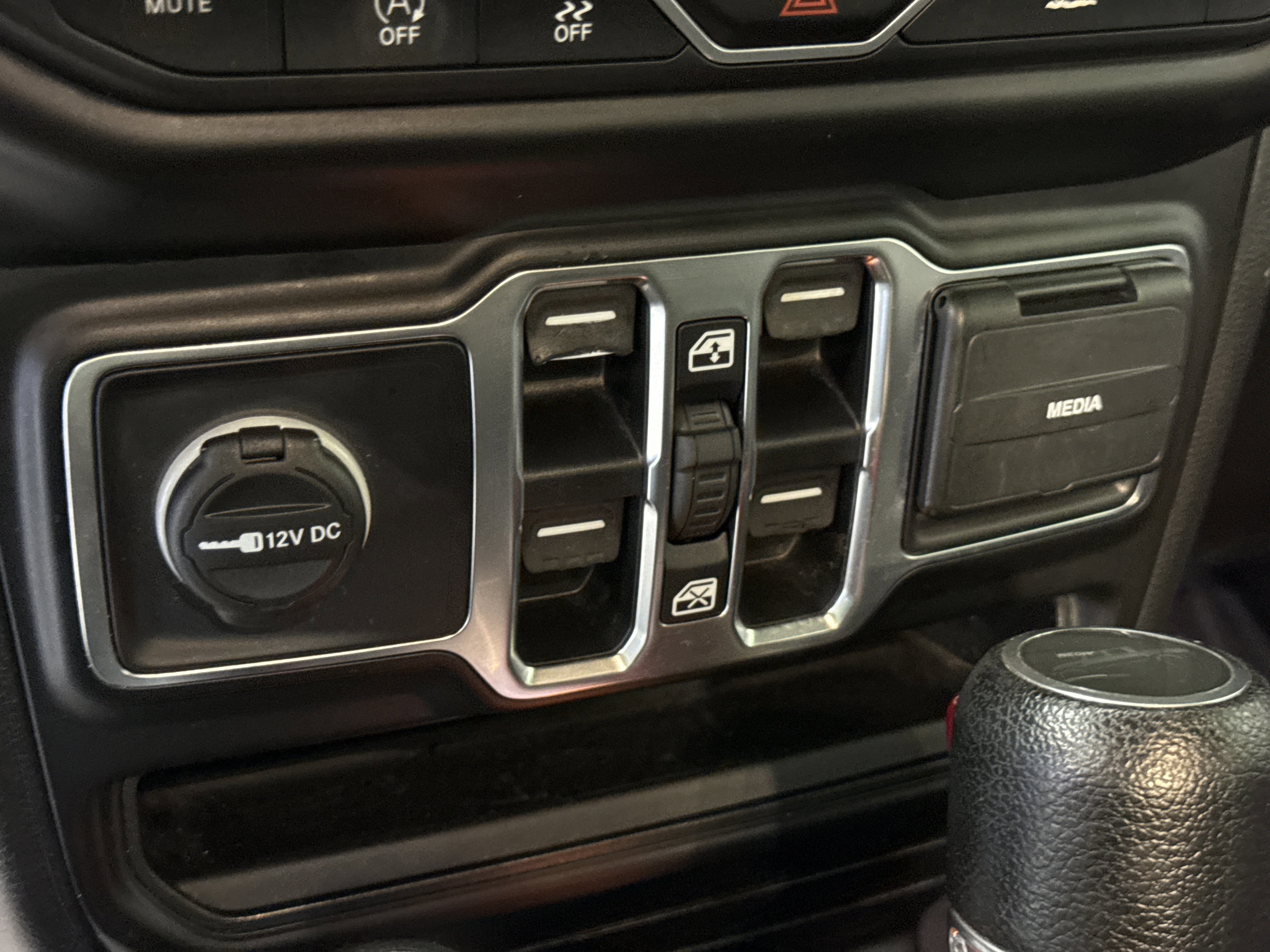 Used 2020 Jeep Gladiator Sport w/ Quick Order Package 24S image 16