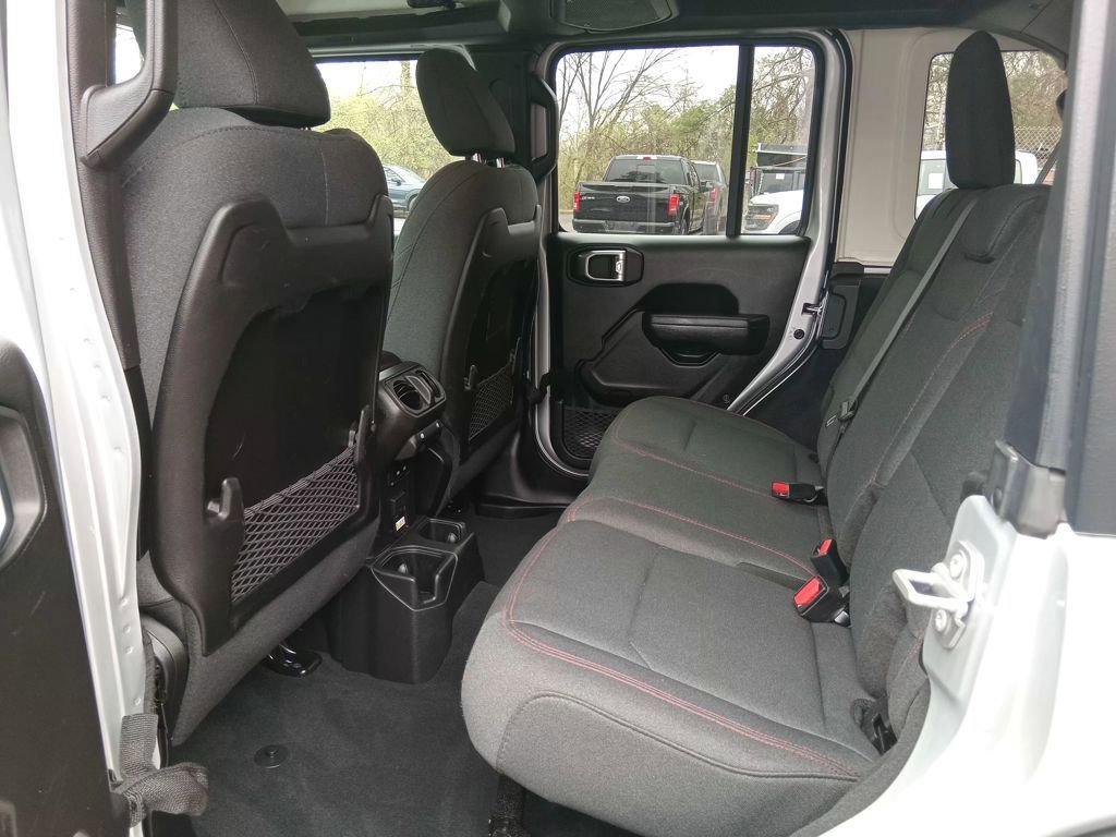 Used 2024 Jeep Wrangler Unlimited Rubicon AWD/4WD image 12
