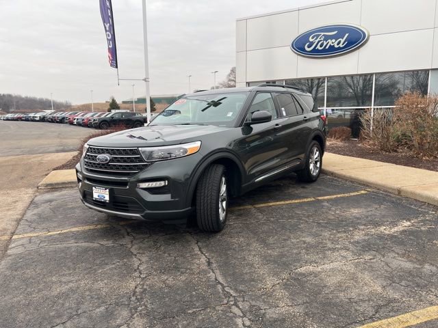Certified 2023 Ford Explorer XLT w/ Equipment Group 202A AWD/4WD image 4