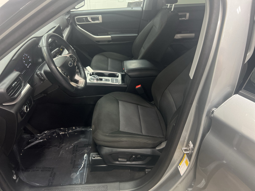 Certified 2024 Ford Explorer XLT RWD image 12