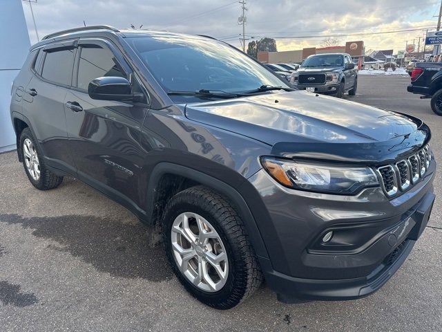 Used 2024 Jeep Compass Latitude image 4