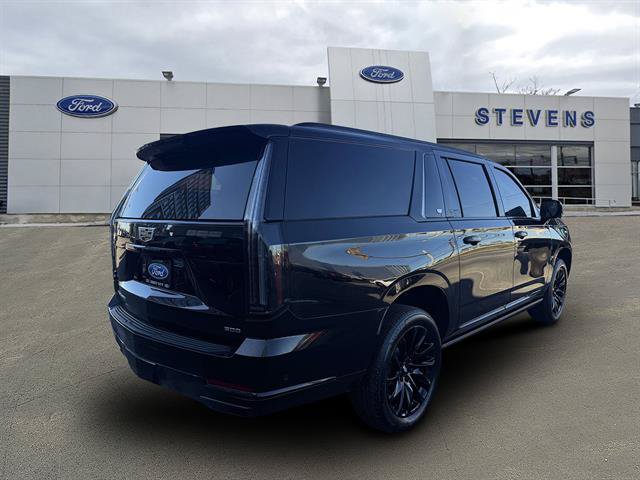 Used 2025 Cadillac Escalade ESV Sport w/ Touring Package AWD/4WD image 4