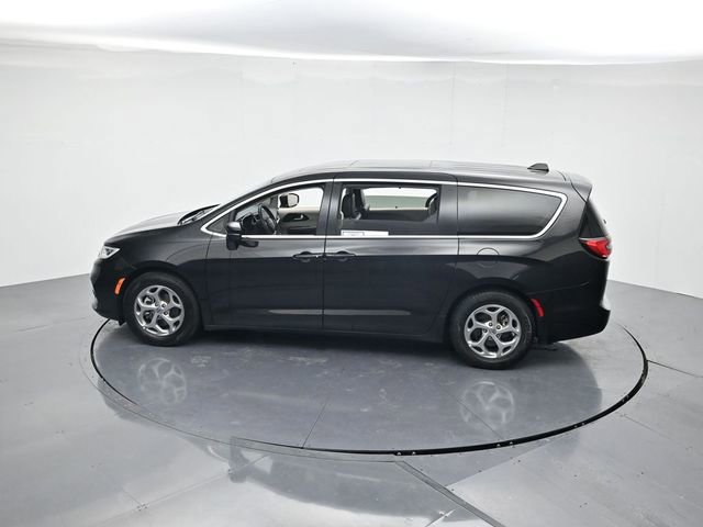 Used 2024 Chrysler Pacifica Limited image 44