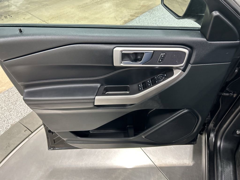 Certified 2024 Ford Explorer XLT w/ Class IV Trailer Tow Package image 15