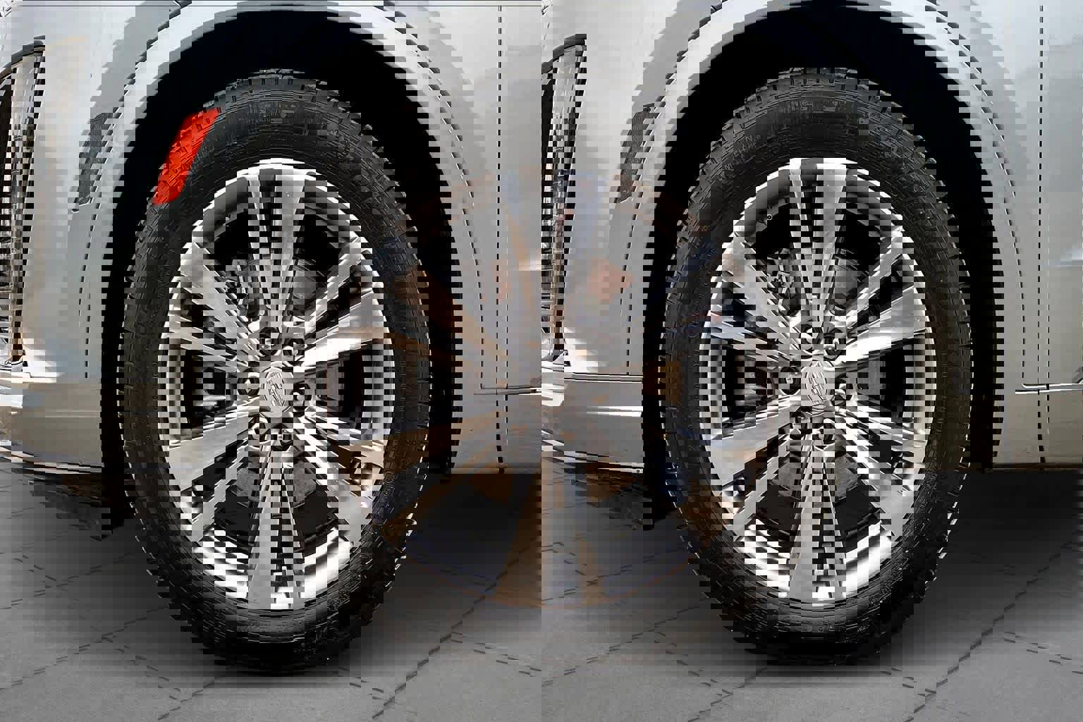 Used 2024 Cadillac XT6 Premium Luxury image 25