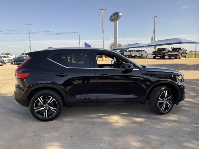 Used 2024 Volvo XC40 B5 Core AWD/4WD image 5