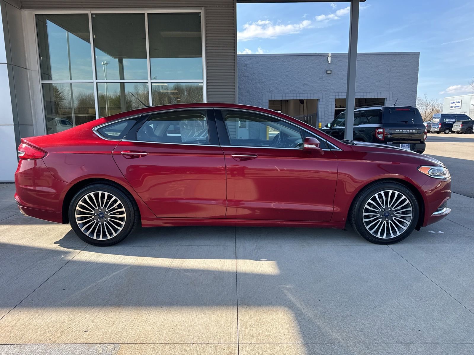 Certified 2018 Ford Fusion SE w/ Fusion SE Technology Package image 2