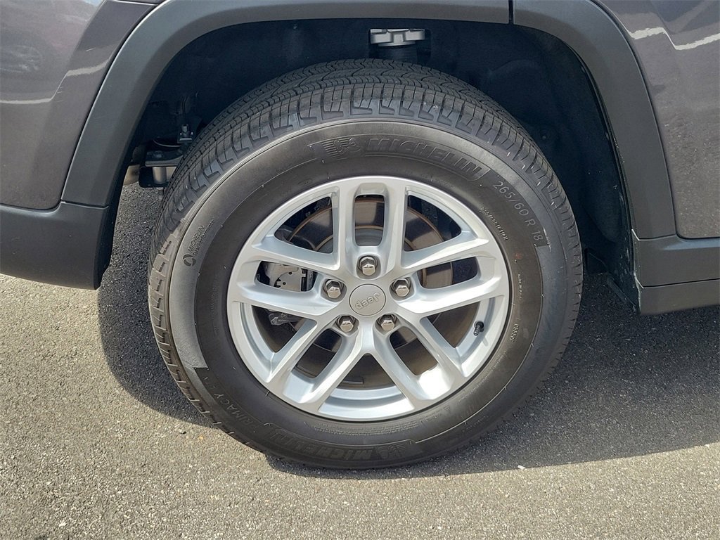 Used 2024 Jeep Grand Cherokee Laredo X image 5