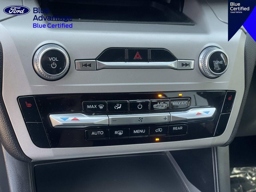 Certified 2023 Ford Explorer XLT RWD image 18