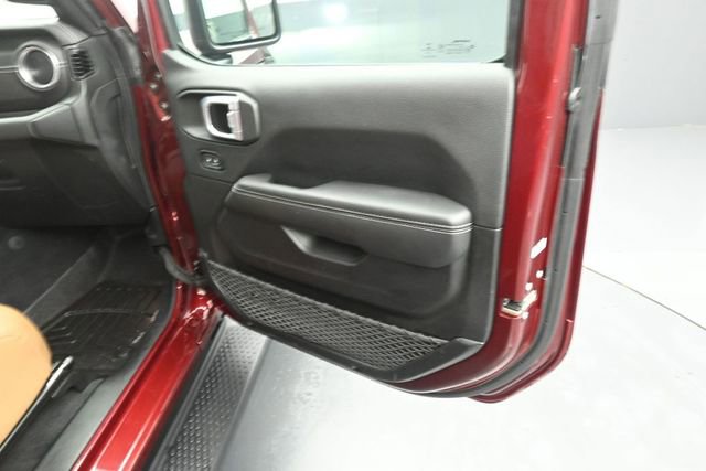 Used 2021 Jeep Wrangler Unlimited Sahara w/ Cold Weather Group AWD/4WD image 34