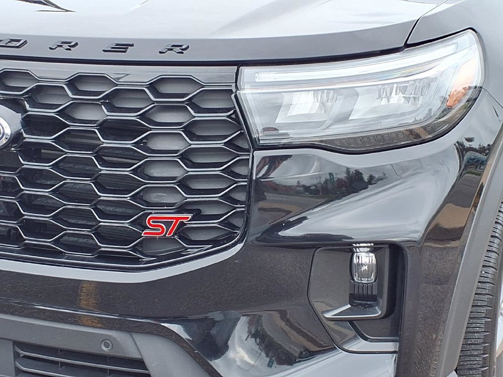 Certified 2025 Ford Explorer ST AWD/4WD image 37