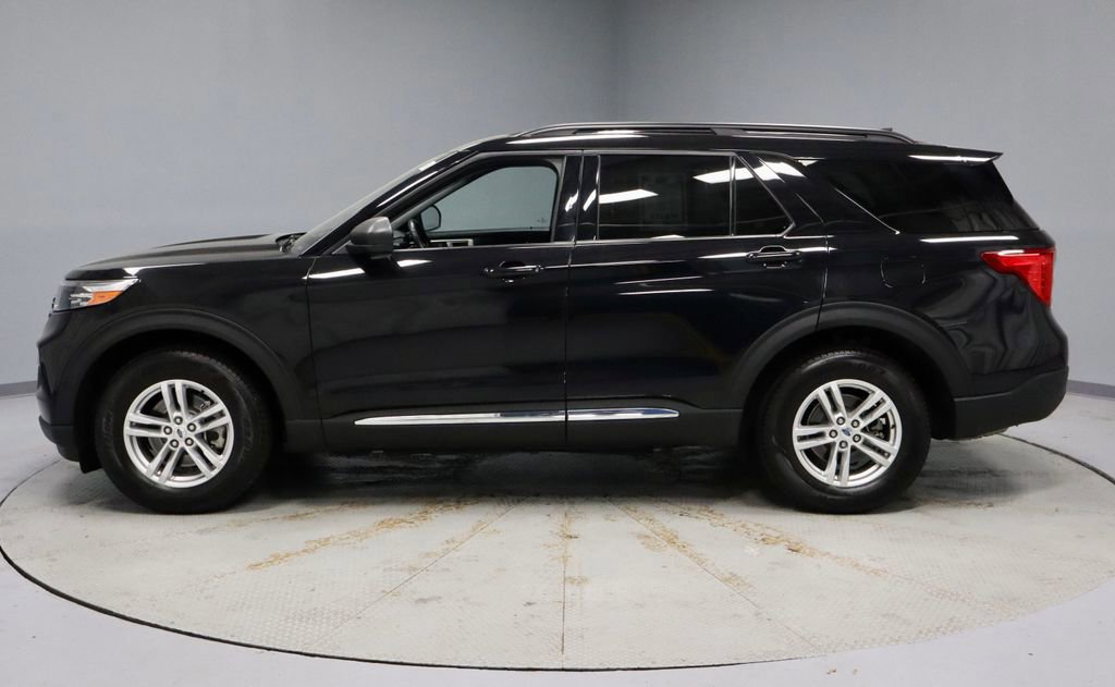 Certified 2022 Ford Explorer XLT w/ Equipment Group 202A AWD/4WD image 2
