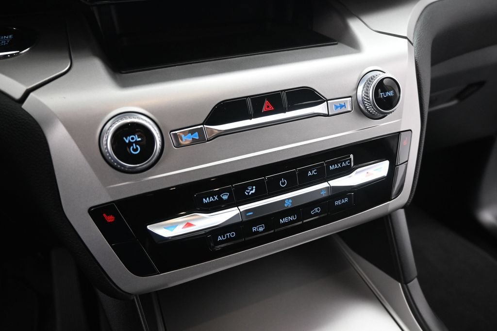 Certified 2022 Ford Explorer XLT RWD image 17