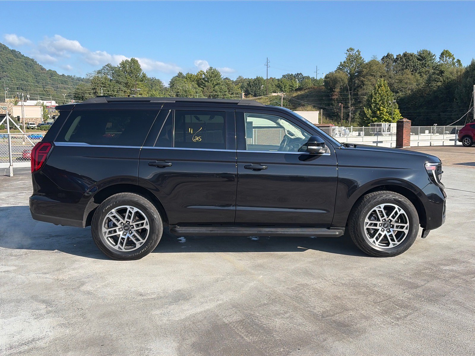 Certified 2025 Ford Expedition Active AWD/4WD image 2