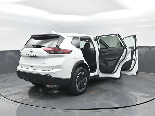 Used 2025 Nissan Rogue SV AWD/4WD image 29