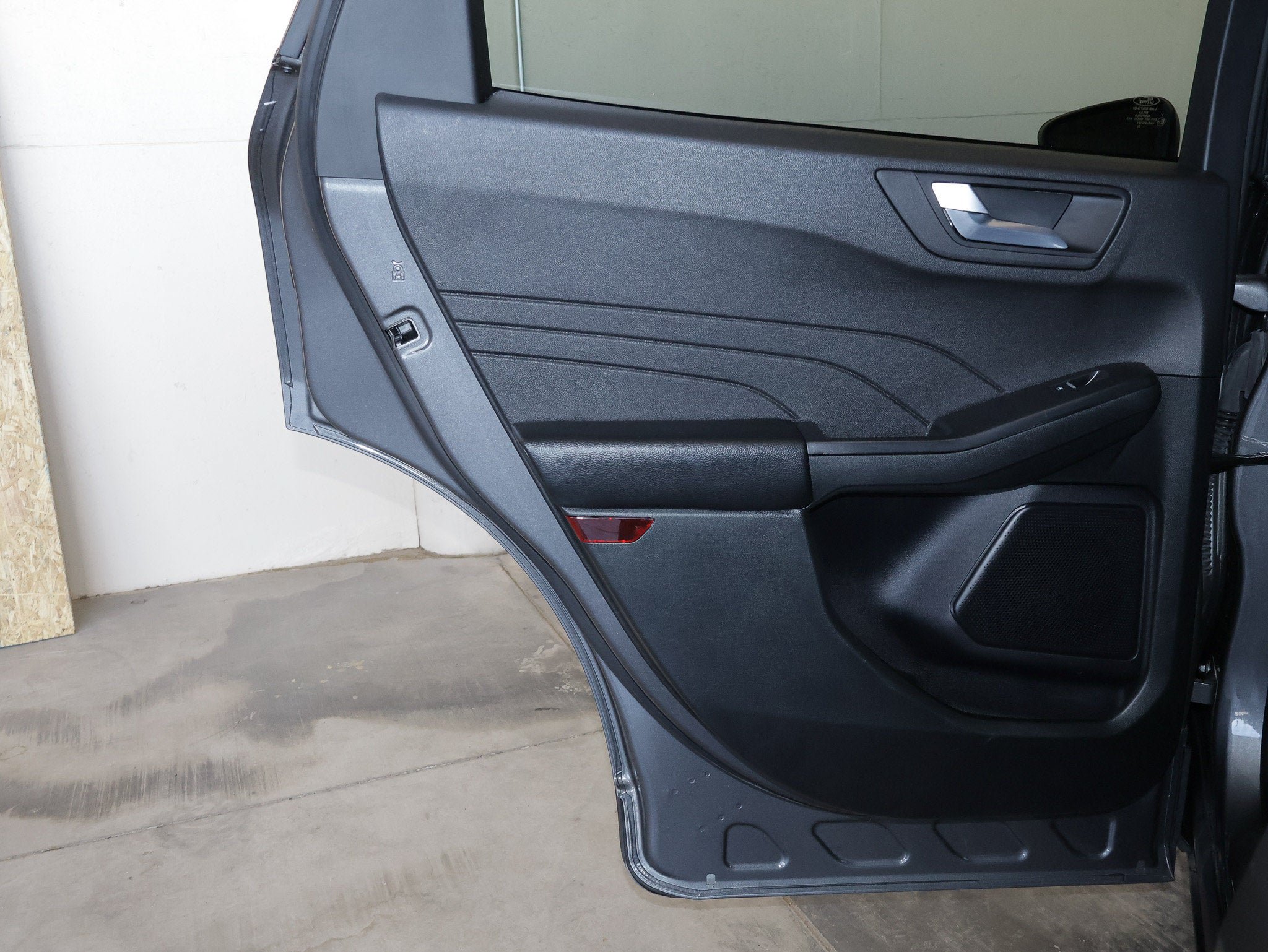Certified 2025 Ford Escape ST-Line FWD image 37