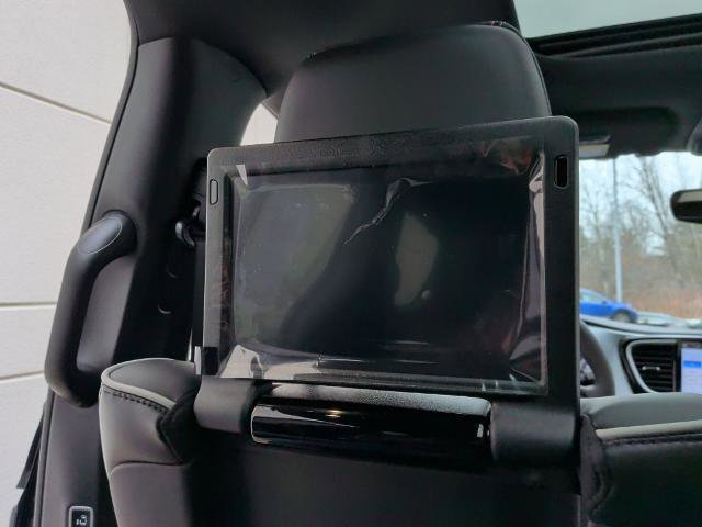 Used 2025 Chrysler Pacifica Limited w/ Uconnect Theater Family Group image 16