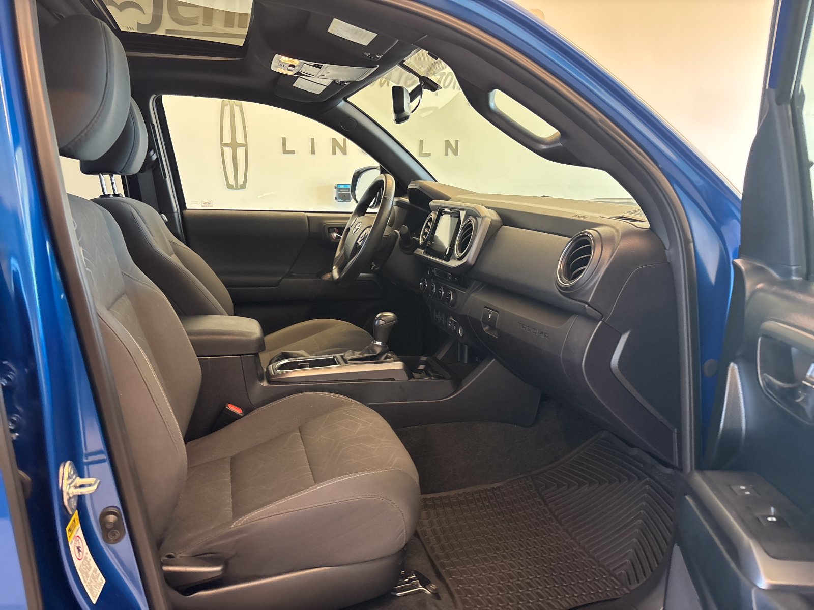 Used 2017 Toyota Tacoma 4x4 Double Cab image 6