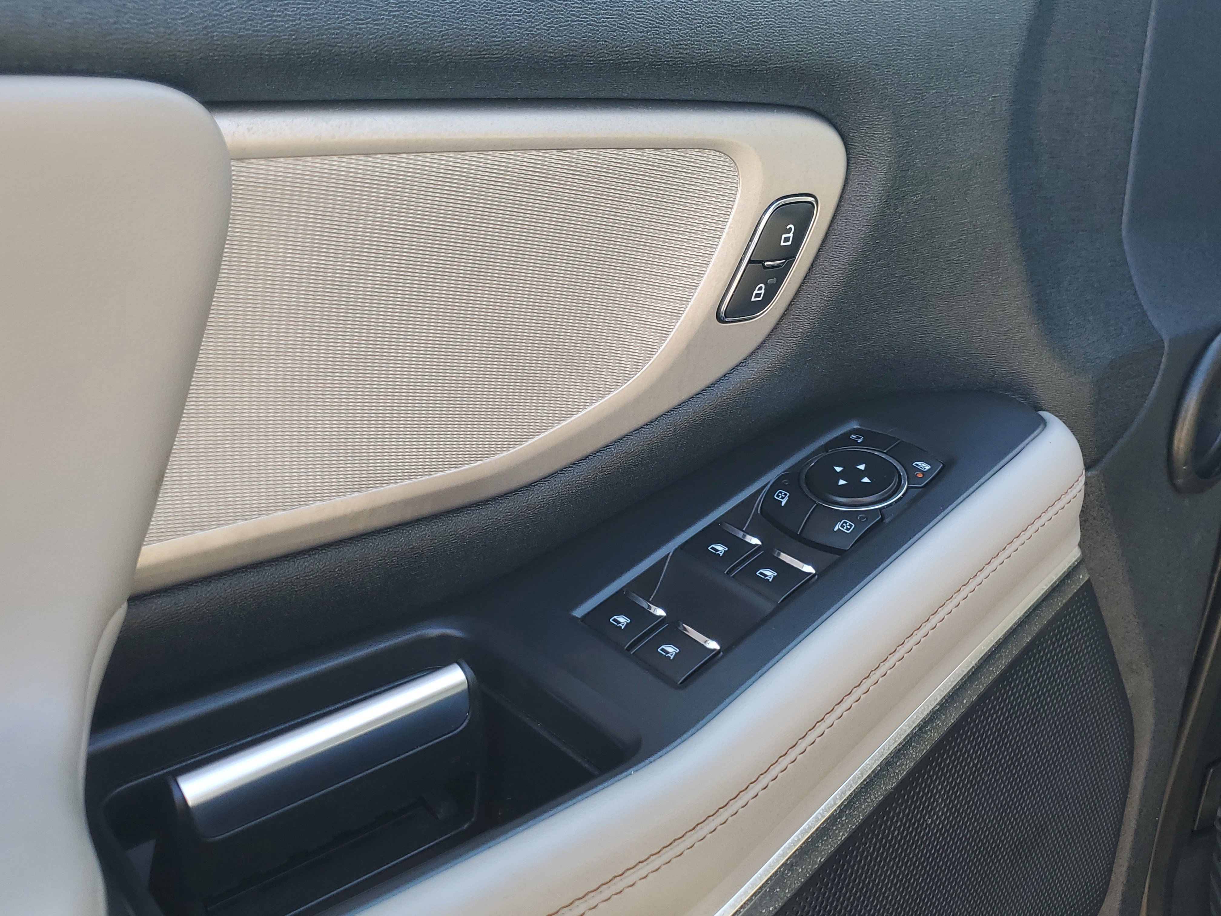 Certified 2025 Ford Expedition Active image 21