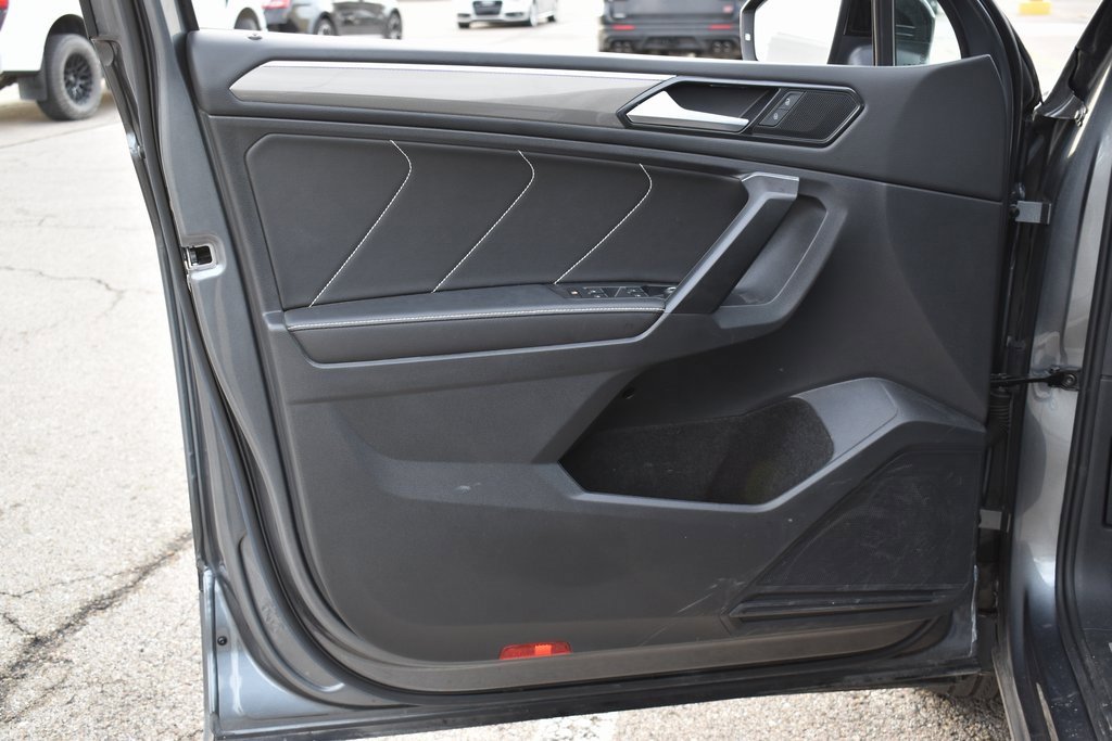 Used 2023 Volkswagen Tiguan SE R-Line image 9