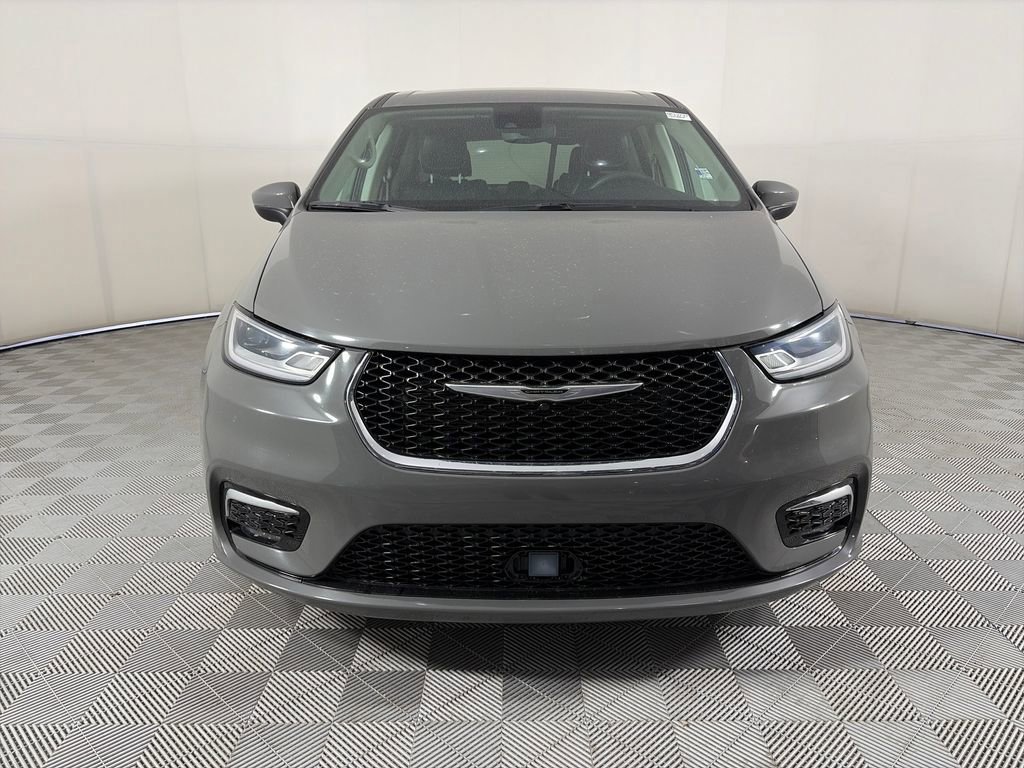 Used 2023 Chrysler Pacifica Touring-L FWD image 7