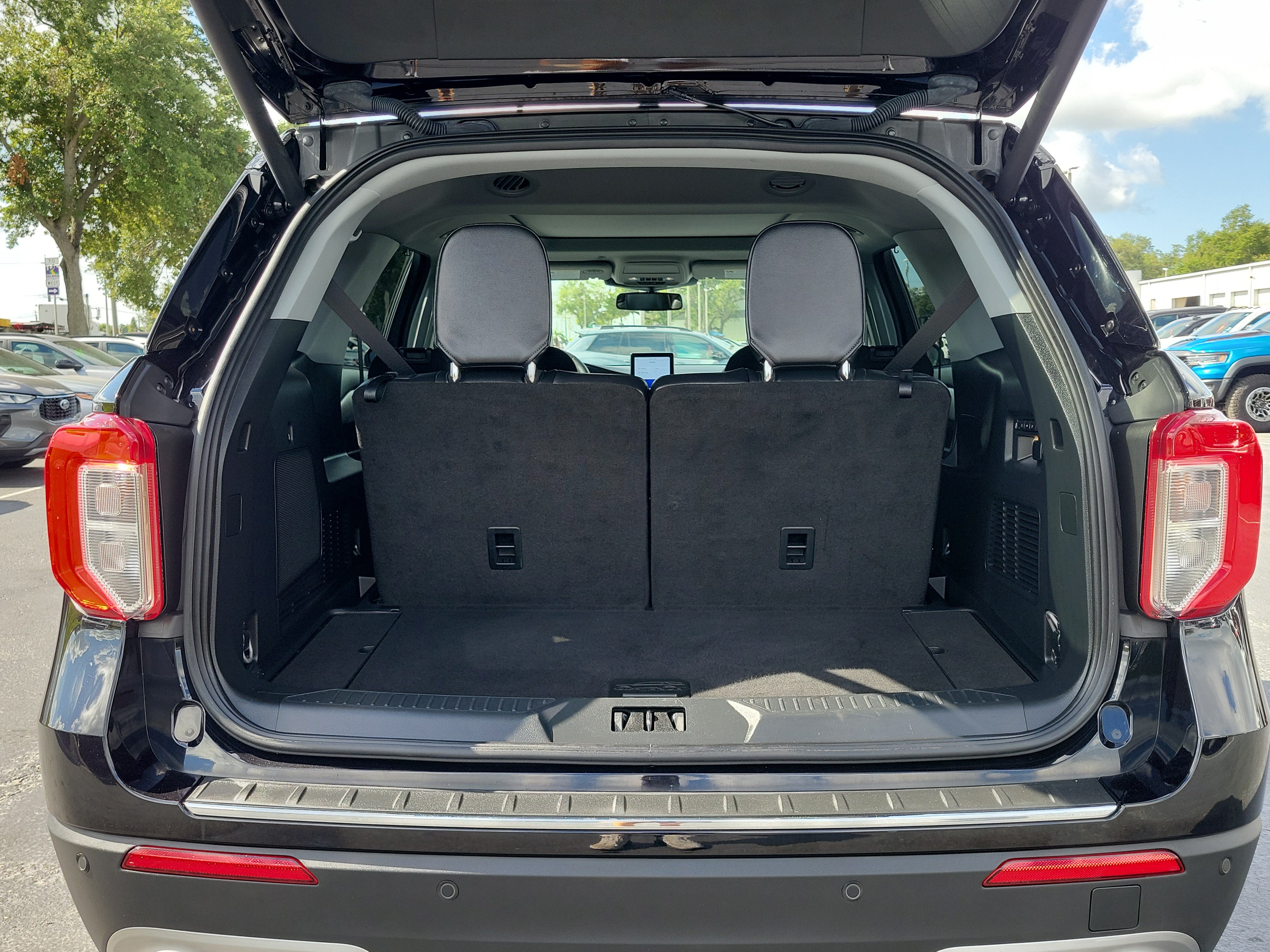 Certified 2023 Ford Explorer Limited w/ Limited Technology Package RWD image 10