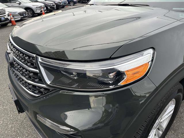 Certified 2022 Ford Explorer XLT w/ Equipment Group 202A image 5