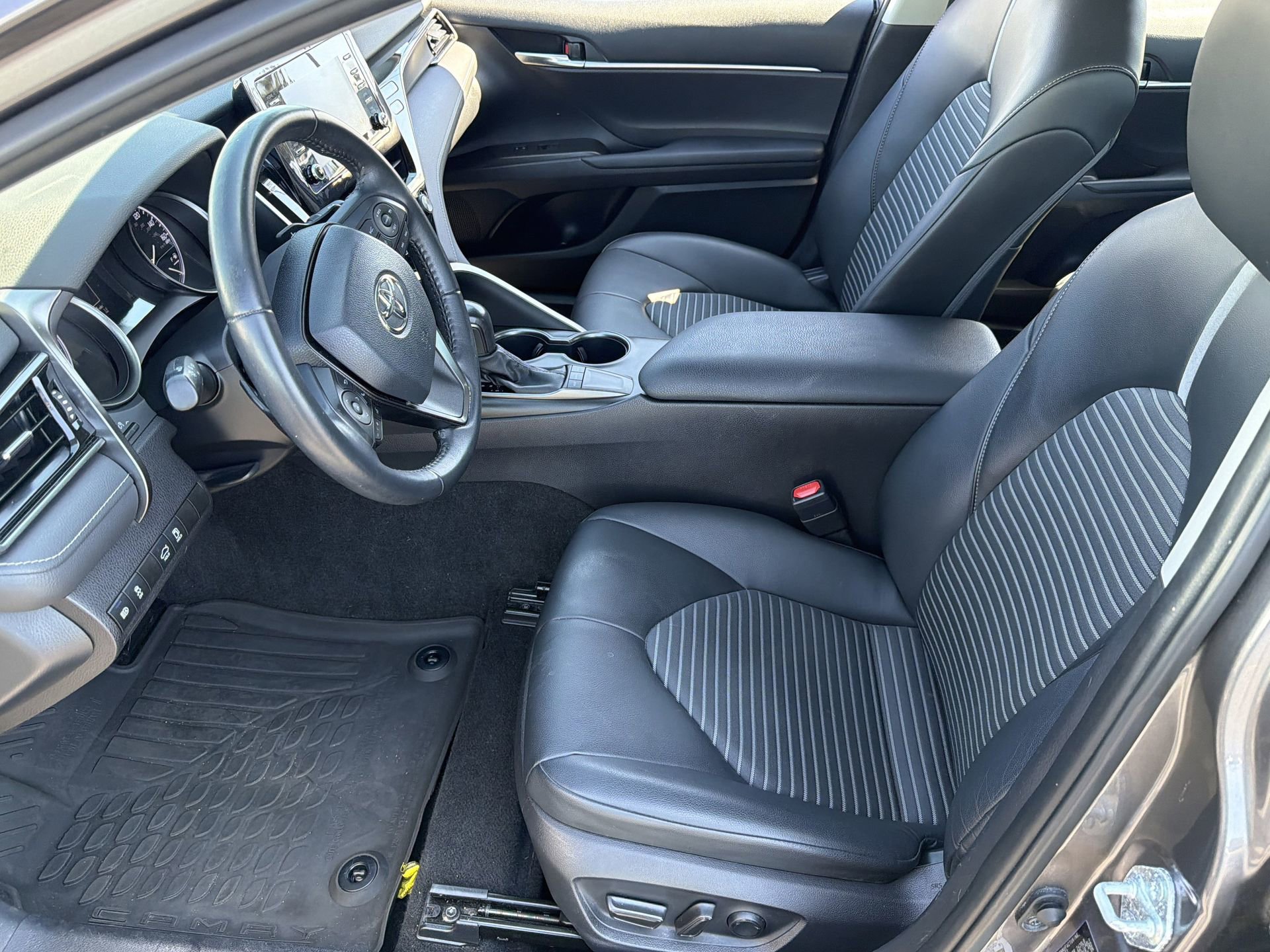 Used 2022 Toyota Camry SE image 16