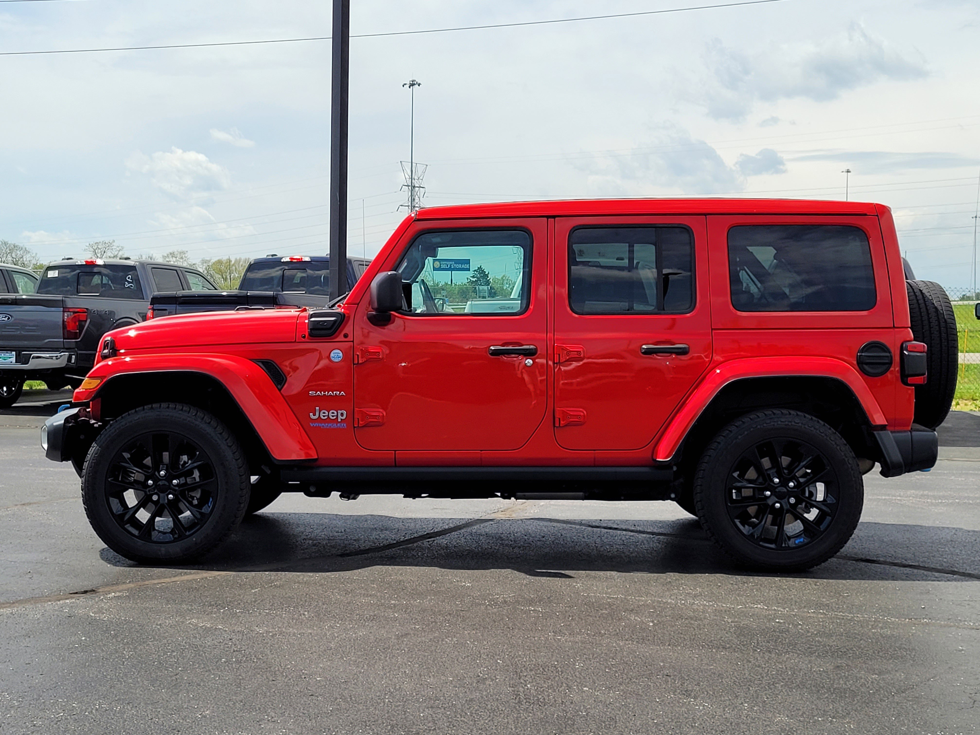 Used 2022 Jeep Wrangler Unlimited Sahara w/ Cold Weather Group AWD/4WD image 7