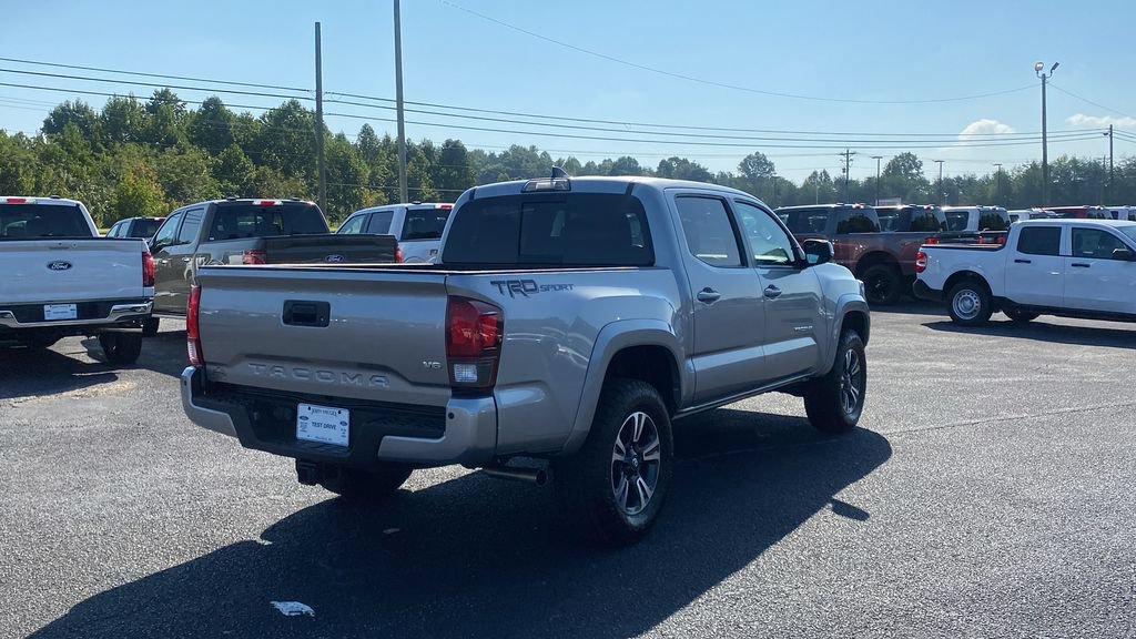 Used 2018 Toyota Tacoma TRD Sport w/ Technology Package RWD image 5