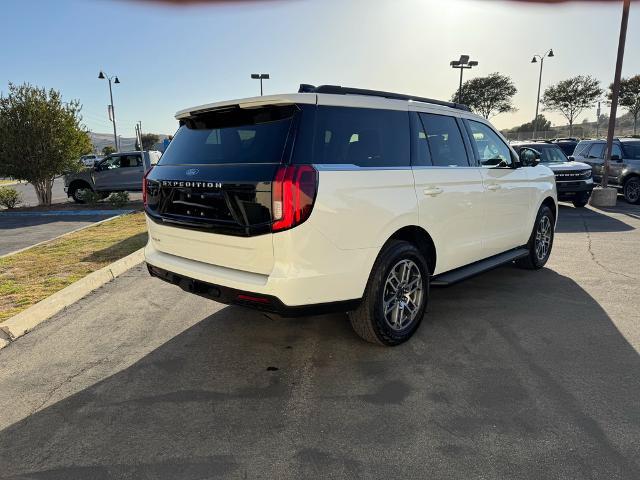 Certified 2025 Ford Expedition Active AWD/4WD image 5