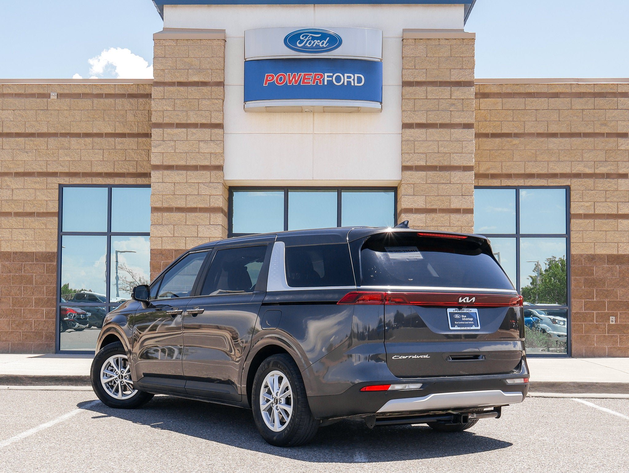 Used 2022 Kia Carnival LX FWD image 8