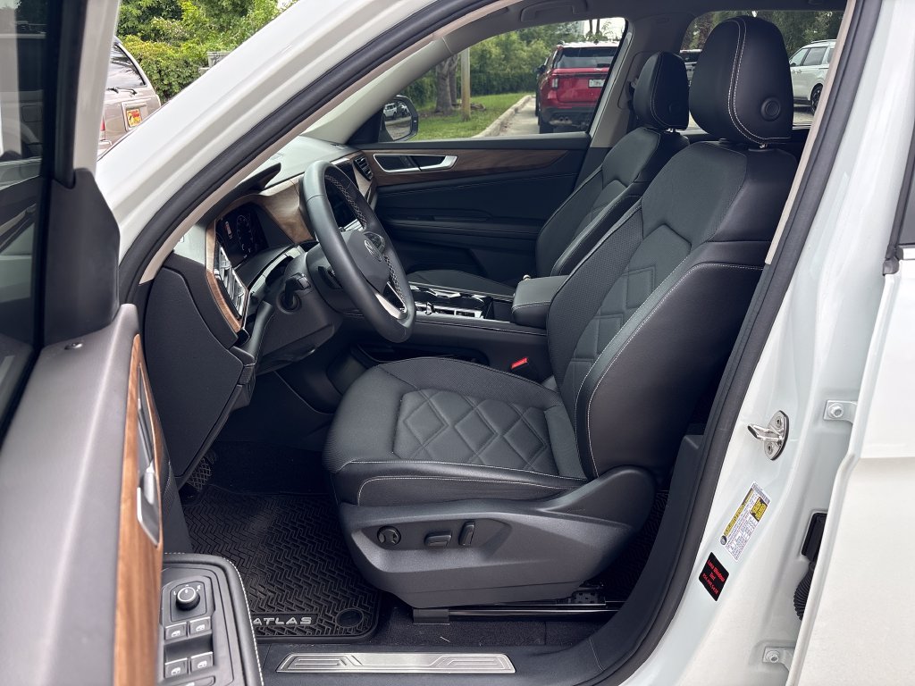 Used 2024 Volkswagen Atlas SE FWD image 28