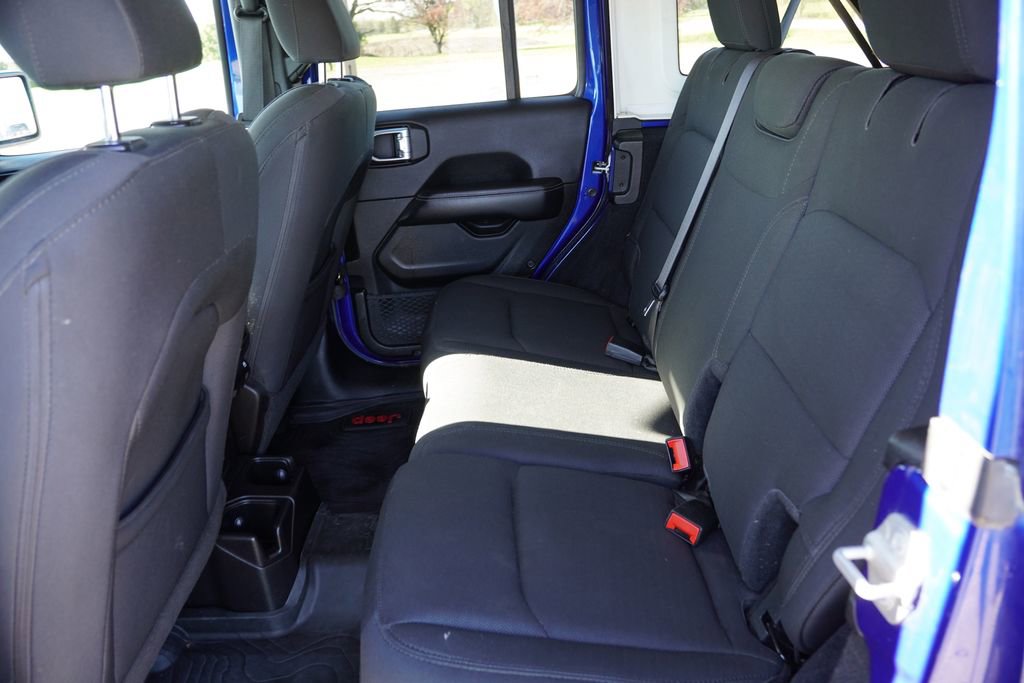 Used 2019 Jeep Wrangler Unlimited Sahara w/ Uconnect 4C Nav & Sound Group AWD/4WD image 18