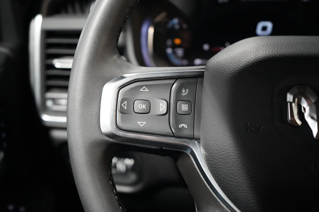 Used 2025 RAM 2500 Laramie AWD/4WD image 16