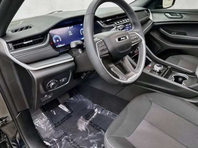Used 2024 Jeep Grand Cherokee Laredo X w/ Luxury Tech Group I AWD/4WD image 9