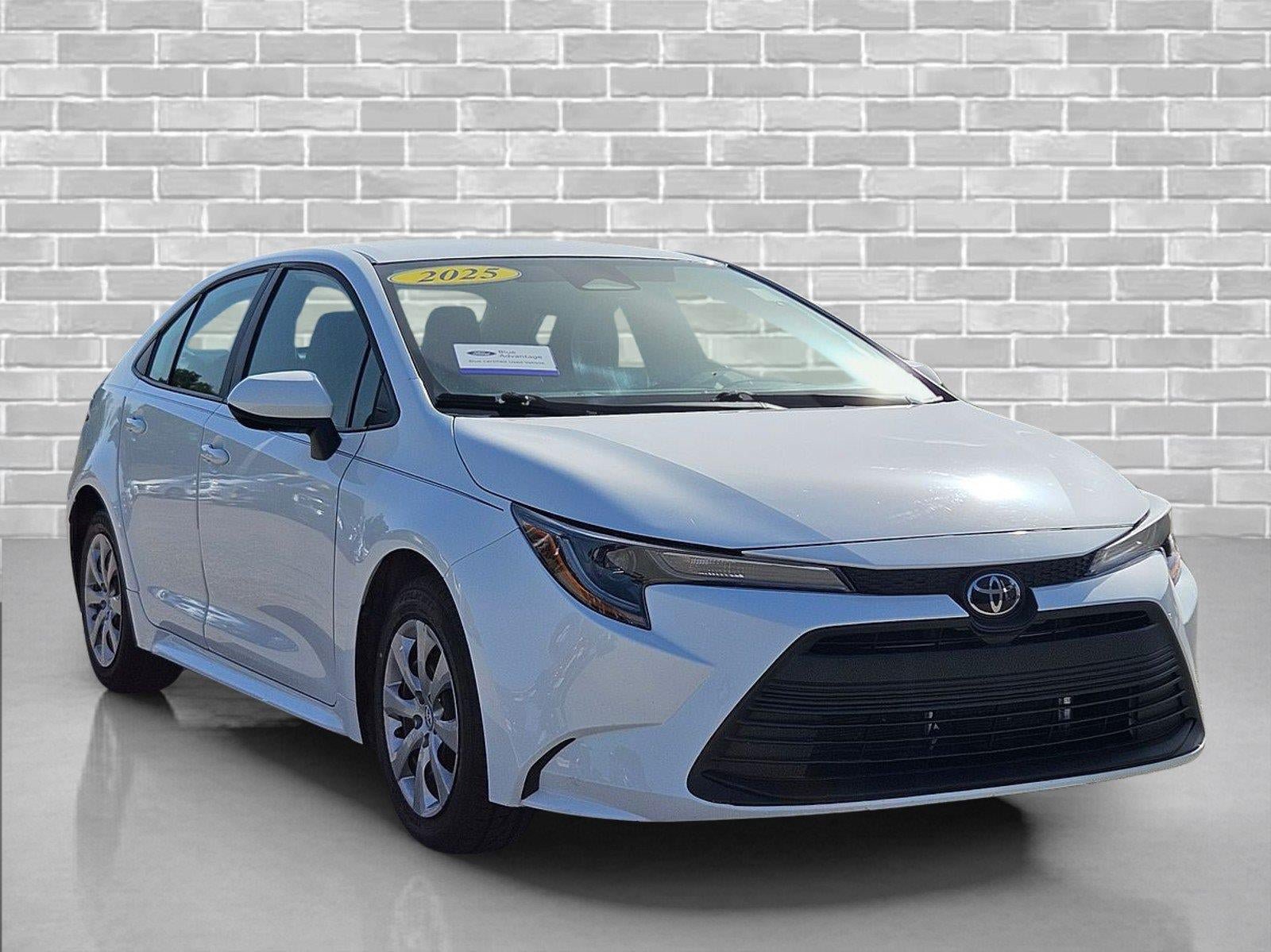 Used 2025 Toyota Corolla LE FWD image 3