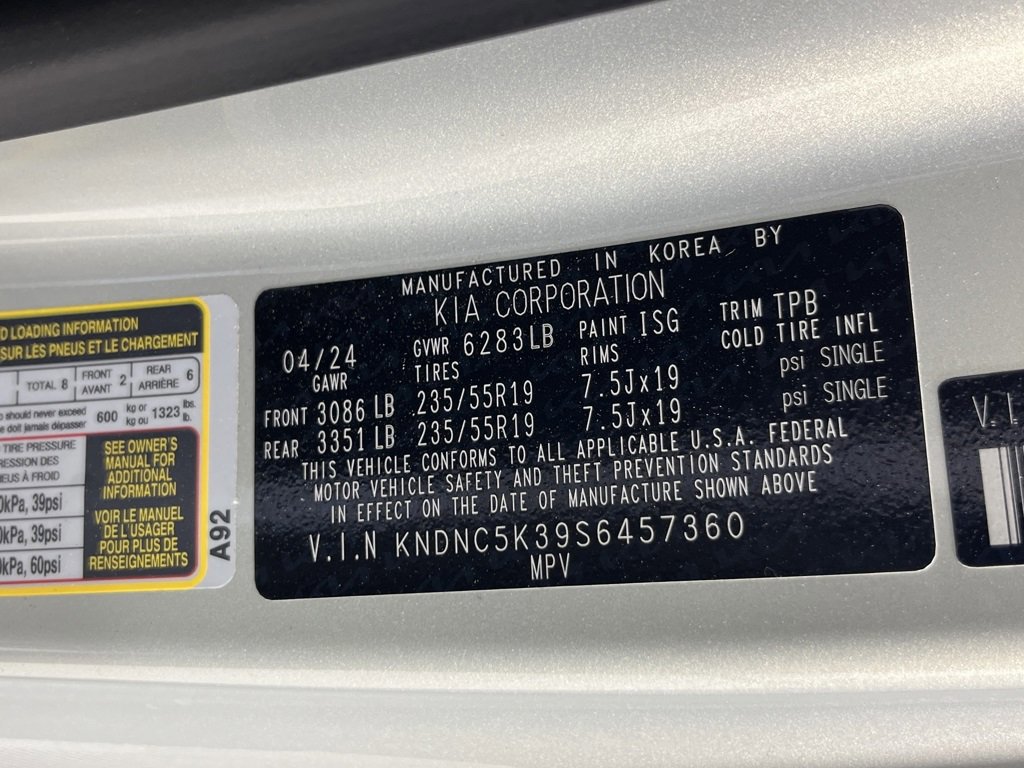 Used 2025 Kia Carnival EX image 9