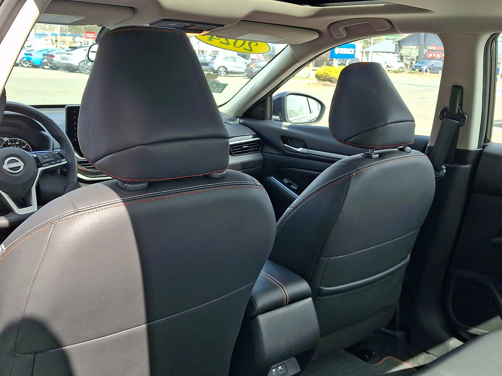 Used 2024 Nissan Altima 2.5 SR w/ SR Premium Package image 12