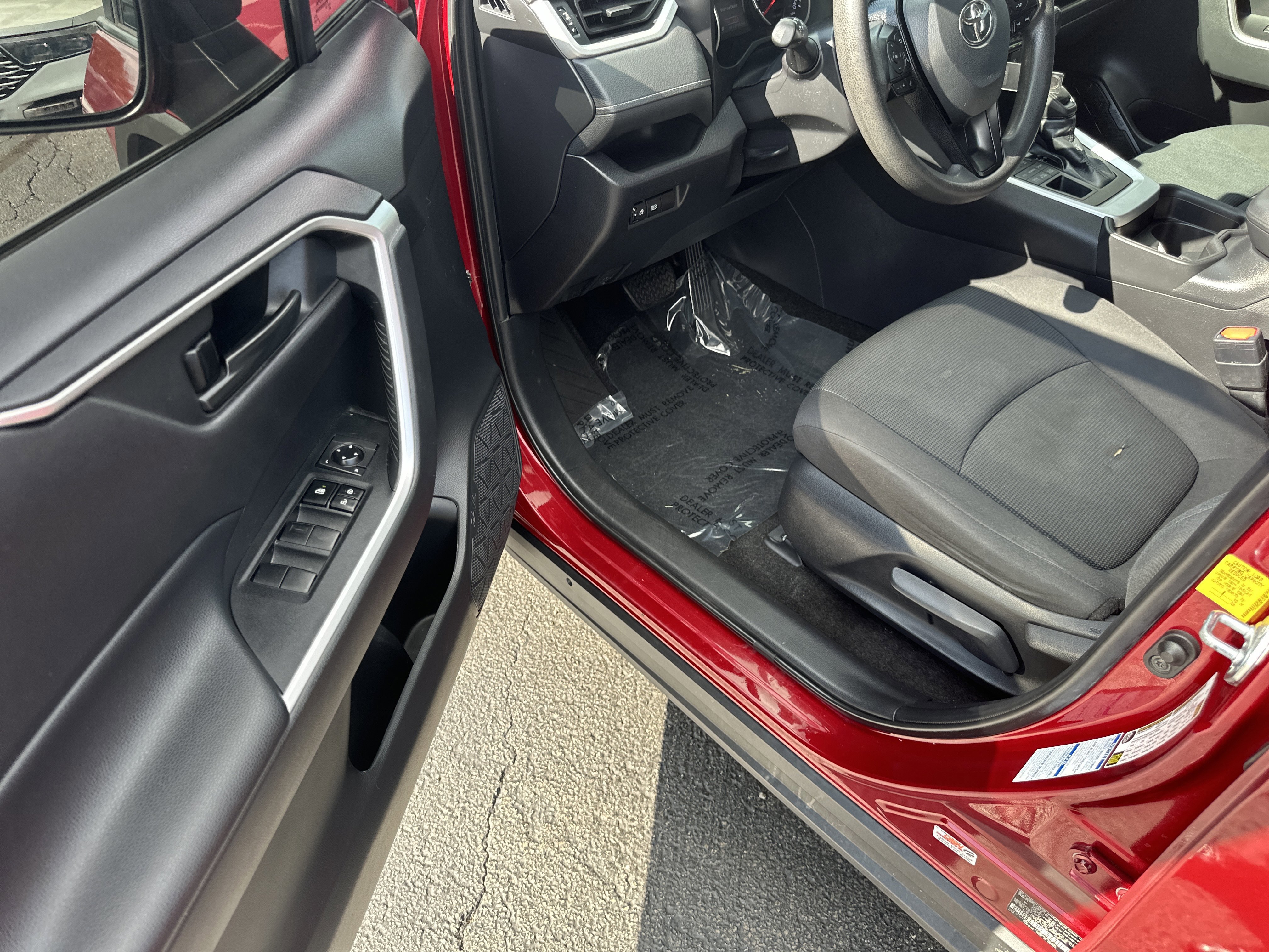 Used 2021 Toyota RAV4 LE image 11